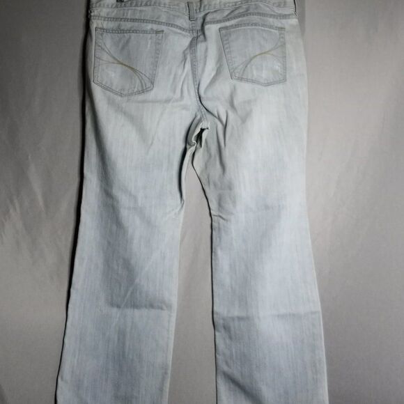 Old Navy Low waist Boy-Cut Distressed Light Wash Denim Women's Jeans Size 20 - Picture 2 of 9